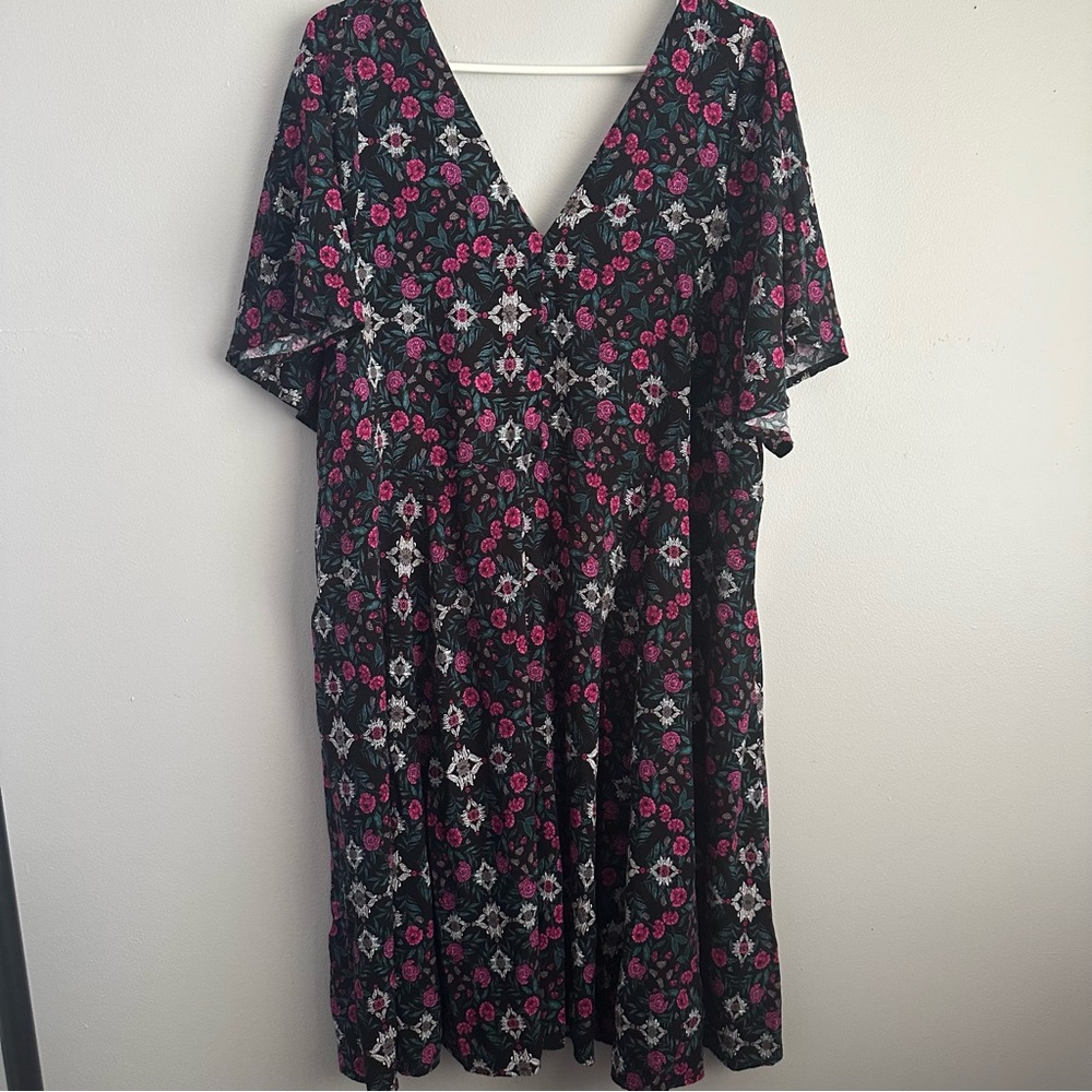 Torrid 3 challis mini dress v-neck smocked flowy short sleeve women’s 3x 3xl